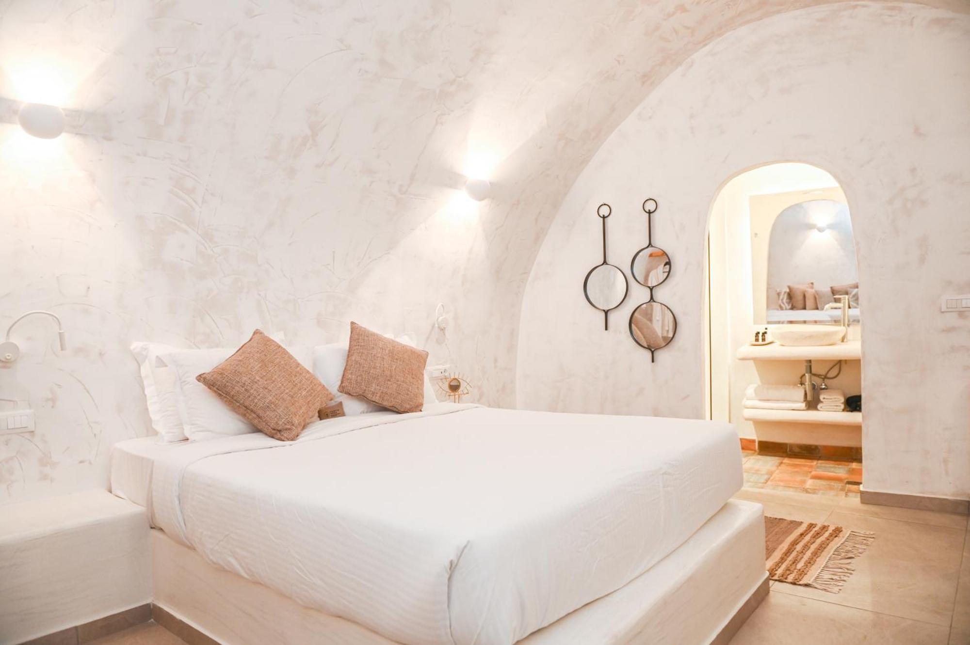 White Curves Santorini Bed & Breakfast Akrotiri  Bagian luar foto